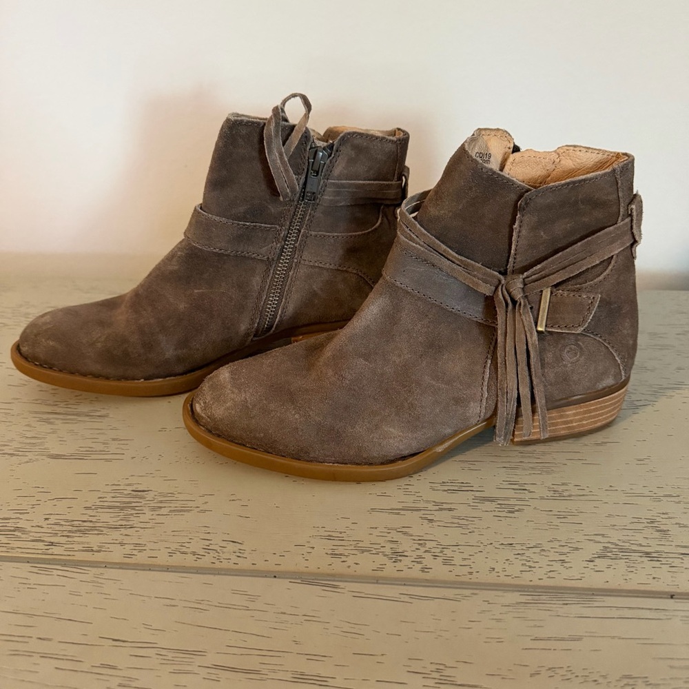 NWOT Born 6 Brown Suede Leather Osha Ankle Boots Buckle Tassel Boho Distressed - Picture 2 of 5